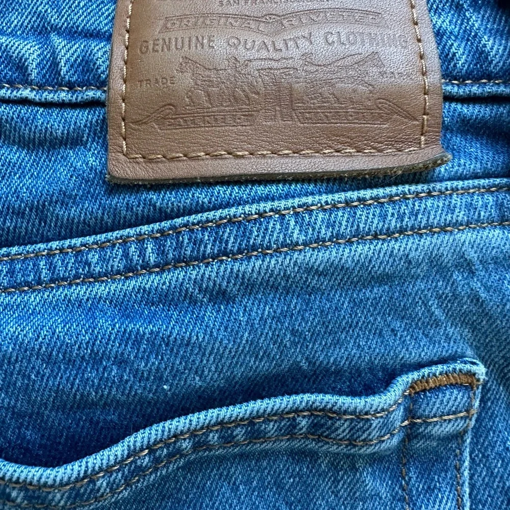 Levi’s Wedgie Size 28 - Picture 8 of 9